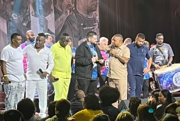 Encontro de gigantes: 'Os Puxadores' lotam Teatro Rival em noite histórica para o samba 2 puxadores show 5