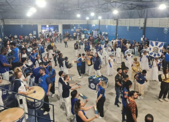 Diretoria da Imperatriz da Pauliceia comemora reabertura de quadra: 'A gente existe aqui' 1 quadra paulceia