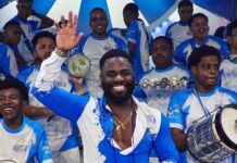 Mestre Vitinho detalha novo posicionamento da bateria e aprova disputa sem torcida: ‘A gente consegue entender quem realmente é forte’