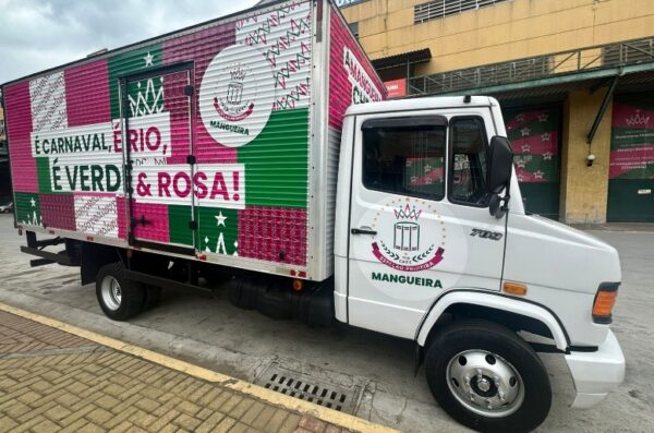 Mangueira celebra conquista de caminhão próprio para auxiliar nas atividades da escola 1 caminhaomangueira