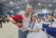 Em recepção apoteótica, Paulo Barros se emociona com homenagem da Primeira da Cidade Líder para o Carnaval 2026
