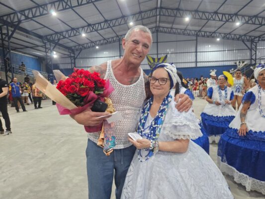 Em recepção apoteótica, Paulo Barros se emociona com homenagem da Primeira da Cidade Líder para o Carnaval 2026 1 cidadelider samba26 9