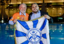 Lula recebe equipe da Acadêmicos de Niterói e ouve samba-enredo para o Carnaval 2026 em sua homenagem