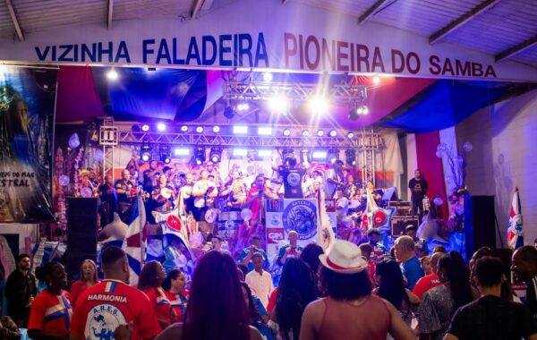 Vizinha Faladeira realiza final de samba-enredo neste sábado 1 vizinha quadra