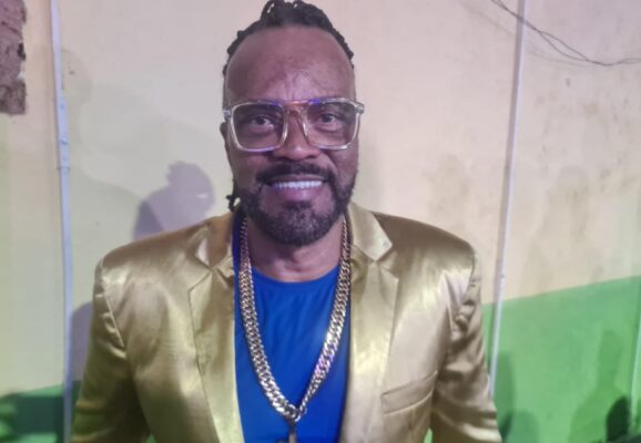 Agnaldo Amaral celebra chegar à quarta das cinco matriarcas do samba paulistano: 'Satisfação imensa' 1 agnaldoamaral peruche 1