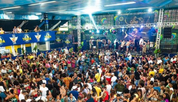Quintal da Tijuca reestreia neste sábado recebendo Samba de Caboclo e bateria Pura Cadência 1 caboclotijuca