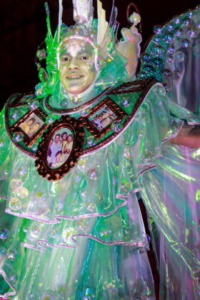 Mocidade Alegre mescla estilos, cores e materiais em fantasias para homenagear Léa Garcia 22 fantasias mocidadealegre26 23