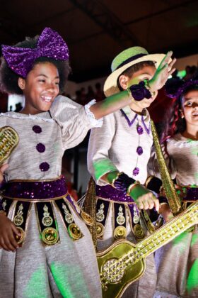 Mocidade Alegre mescla estilos, cores e materiais em fantasias para homenagear Léa Garcia 29 fantasias mocidadealegre26 30