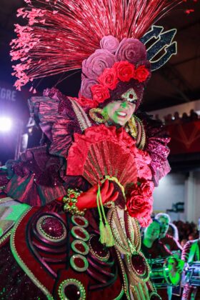 Mocidade Alegre mescla estilos, cores e materiais em fantasias para homenagear Léa Garcia 31 fantasias mocidadealegre26 32