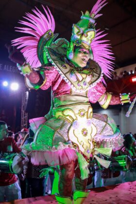 Mocidade Alegre mescla estilos, cores e materiais em fantasias para homenagear Léa Garcia 5 fantasias mocidadealegre26 6