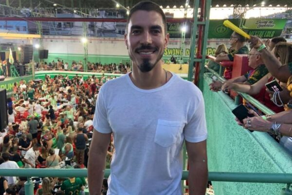 De volta ao trono: Iza é coroada rainha de bateria da Imperatriz em dia de emoção e pertencimento na Leopoldina 8 iza coroacaoimperatriz07