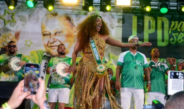 De volta ao trono: Iza é coroada rainha de bateria da Imperatriz em dia de emoção e pertencimento na Leopoldina 5 iza coroacaoimperatriz09