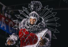 Estrela do Terceiro Milênio apresenta fantasias do enredo sobre Paulo César Pinheiro em evento emocionante