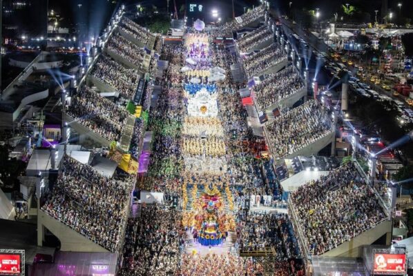 Liesa vende novo lote de arquibancadas e abre frisas para os desfiles do Grupo Especial no Carnaval 2026 1 sapucai