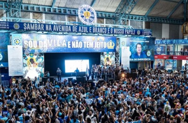 Presidente Luiz Guimarães: 'momento de lapidar o canto, a harmonia e o espírito da Vila Isabel' 1 vilaisabelensaioquadra