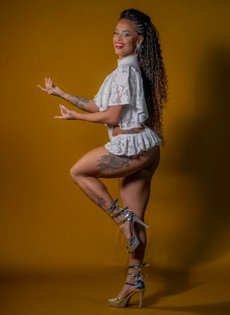 Thays Busson é a nova musa da Em Cima da Hora para o Carnaval 2026 1 busson emcimadahora 2