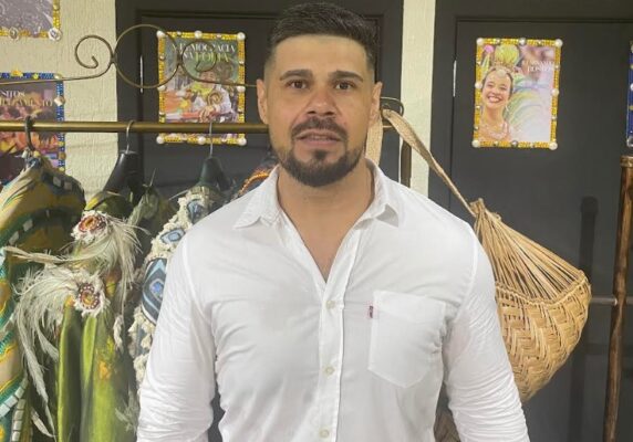 Pela primeira vez na Série Prata, São Clemente leva o pagode para a Intendente Magalhães 1 carnavalesco saoclemente