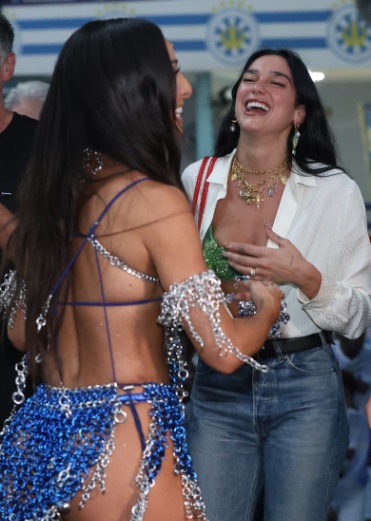 Vila Isabel recebe Dua Lipa em noite de ensaio na quadra 4 duasa 4