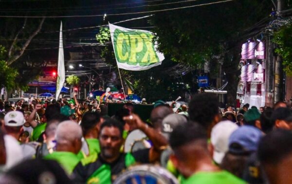 Na rua para ser campeã! Imperatriz Leopoldinense pisa forte em Ramos e comunidade canta com a alma 12 imperatriz rua1611 12
