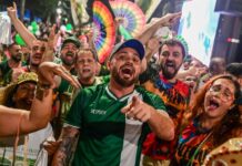 Na rua para ser campeã! Imperatriz Leopoldinense pisa forte em Ramos e comunidade canta com a alma