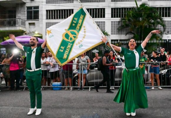 Na rua para ser campeã! Imperatriz Leopoldinense pisa forte em Ramos e comunidade canta com a alma 3 imperatriz rua1611 4