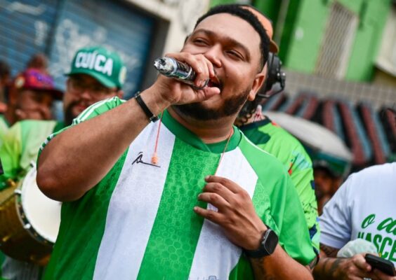 Na rua para ser campeã! Imperatriz Leopoldinense pisa forte em Ramos e comunidade canta com a alma 4 imperatriz rua1611 7