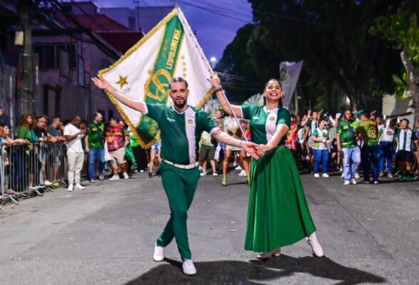 Na rua para ser campeã! Imperatriz Leopoldinense pisa forte em Ramos e comunidade canta com a alma 9 imperatriz rua1611 8