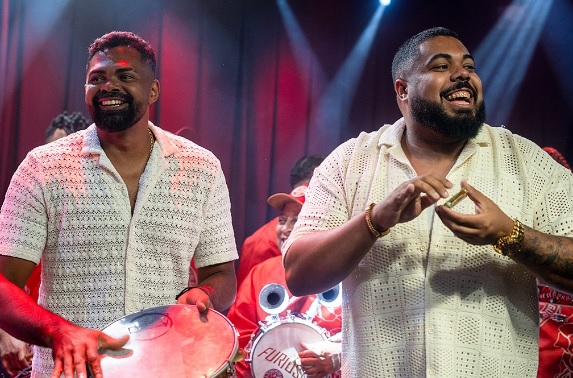 Comando de qualidade e talento! Mestres Guilherme e Gustavo mantêm a 'Furiosa' do Salgueiro no topo 1 mestres salgueiro