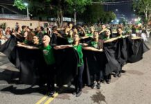 Mocidade faz seu chão brilhar em ensaio de rua técnico e empolgante