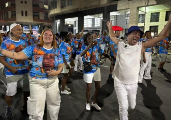 Acadêmicos de Niterói mostra personalidade em ensaio de rua marcado pela energia do samba 4 niteroi rua1611 4