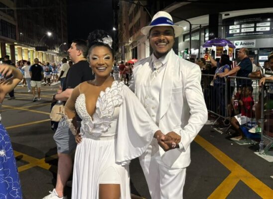 Acadêmicos de Niterói mostra personalidade em ensaio de rua marcado pela energia do samba 2 niteroi rua1611 6