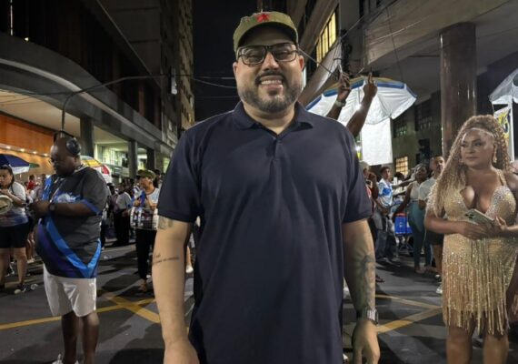 Acadêmicos de Niterói mostra personalidade em ensaio de rua marcado pela energia do samba 6 niteroi rua1611 7