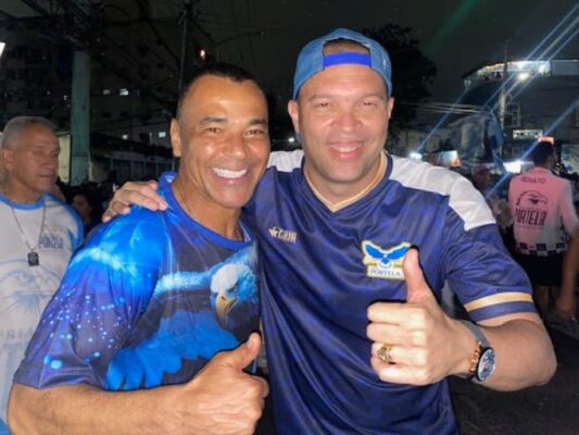 Obstinada e incansável, Portela dribla chuvisco, supera escuridão e conduz ensaio explosivo com a comunidade 1 portela rua2311 1