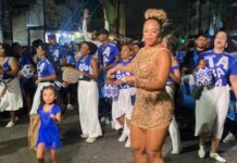 Obstinada e incansável, Portela dribla chuvisco, supera escuridão e conduz ensaio explosivo com a comunidade