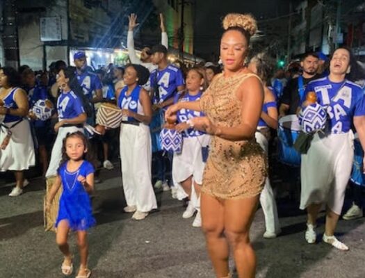 Obstinada e incansável, Portela dribla chuvisco, supera escuridão e conduz ensaio explosivo com a comunidade 4 portela rua2311 2