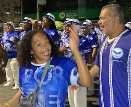 Obstinada e incansável, Portela dribla chuvisco, supera escuridão e conduz ensaio explosivo com a comunidade 2 portela rua2311 4