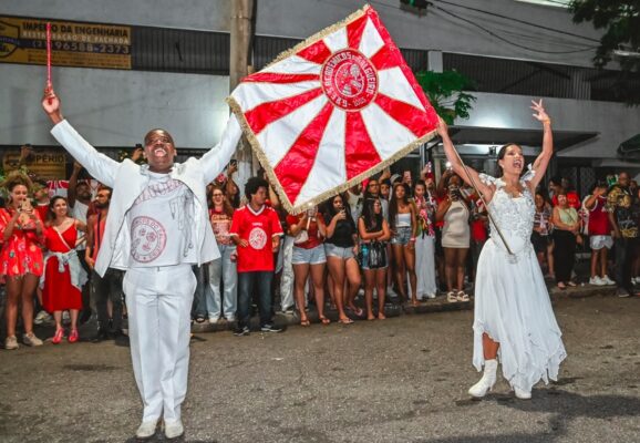 Coesão, canto e beleza da comissão de frente: Salgueiro cresce tecnicamente e emociona no ensaio de rua 2 salgueiro rua2711 1