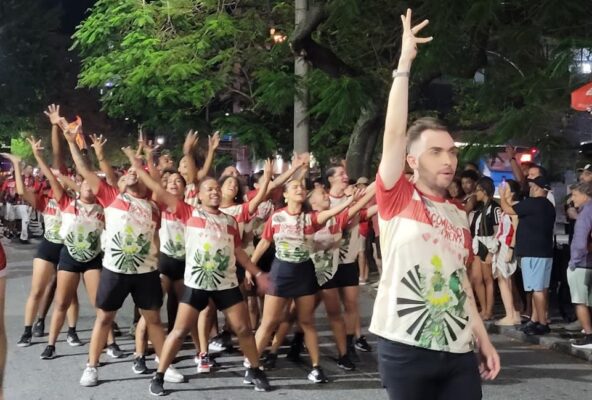 Coesão, canto e beleza da comissão de frente: Salgueiro cresce tecnicamente e emociona no ensaio de rua 1 salgueiro rua2711 2