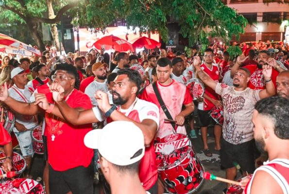 Coesão, canto e beleza da comissão de frente: Salgueiro cresce tecnicamente e emociona no ensaio de rua 8 salgueiro rua2711 4