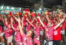 Coesão, canto e beleza da comissão de frente: Salgueiro cresce tecnicamente e emociona no ensaio de rua