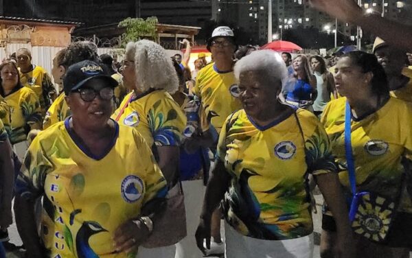 Unidos da Tijuca evidencia canto forte e refinamento do casal em ensaio de rua rumo ao Carnaval 2026 6 tijuca rua2 4