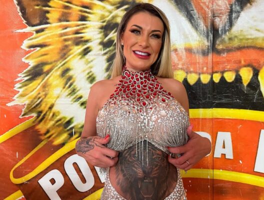 Com tatuagem de tigre e discurso firme, Andressa Urach elogia enredo e promete dedicação para Porto da Pedra 1 urach portopedra 4