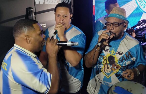 Participação intensa do 'Povo do Samba' e constância do canto reforçam credenciais da Vila Isabel 2 vila rua2611 4