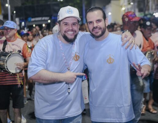 Participação intensa do 'Povo do Samba' e constância do canto reforçam credenciais da Vila Isabel 5 vila rua2611 7