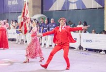 Comissão de frente e samba são destaques no minidesfile da Bangu