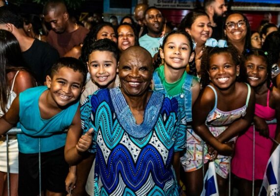 Beija-Flor recebe a Viradouro em ensaio de rua na Mirandela no sábado 1 bfruasabado