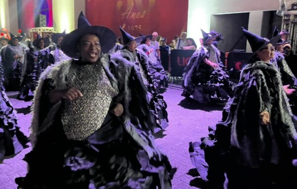 Safra com sambas do Grupo Especial de alto nível se confirma em apresentações nos minidesfiles na Fábrica do Samba 2 colorado minidesfile26 2