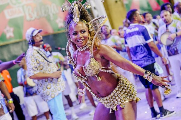 Comissão de frente cênica e samba poderoso elevam o nível da Em Cima da Hora 3 ech minidesfile26 2