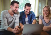 Filmes de comédia online: assista aos grandes sucessos no Mercado Play