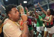 Casal em alto nível, canto constante e evolução solta impulsionam ensaio da Grande Rio